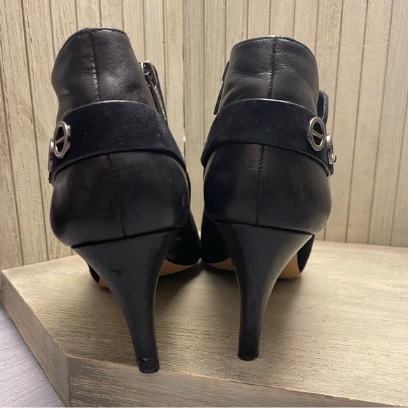 Vince Camuto Black Leather & Suede Heeled Booties 8M - Picture 7 of 13